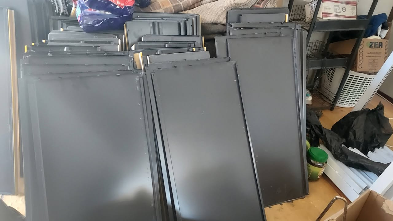 سلام عليكم للبيع رفوف 13 متر جدد ما مستخدمات العنوان بغداد المشتل ,***********
