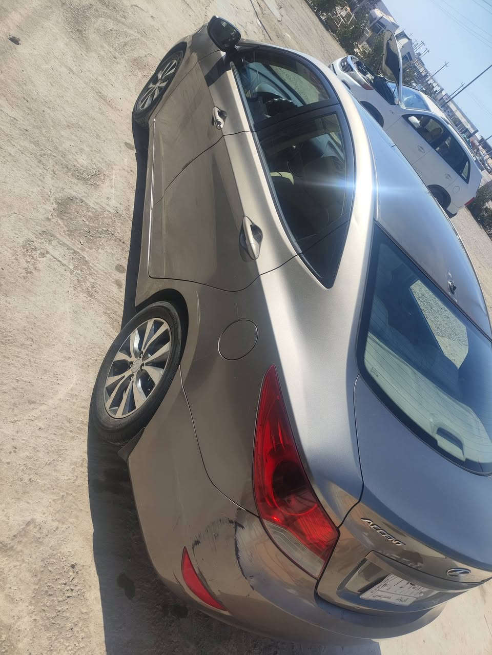 السلام عليكم ورحمه الله وبركاته
للبيع اكسنت موديل 2015رقم كربلاء خليجي بيها صبغ الصفحة اليمنة وجاملغ الأيسر الأمامي 
السيارة فتحة كامرة شاشة تحكم ستيرن تحكم مري اشاير بالمري جام كهرباء السعر 75 مكاني ديالى بعقوبة 
للتواصل ***********
