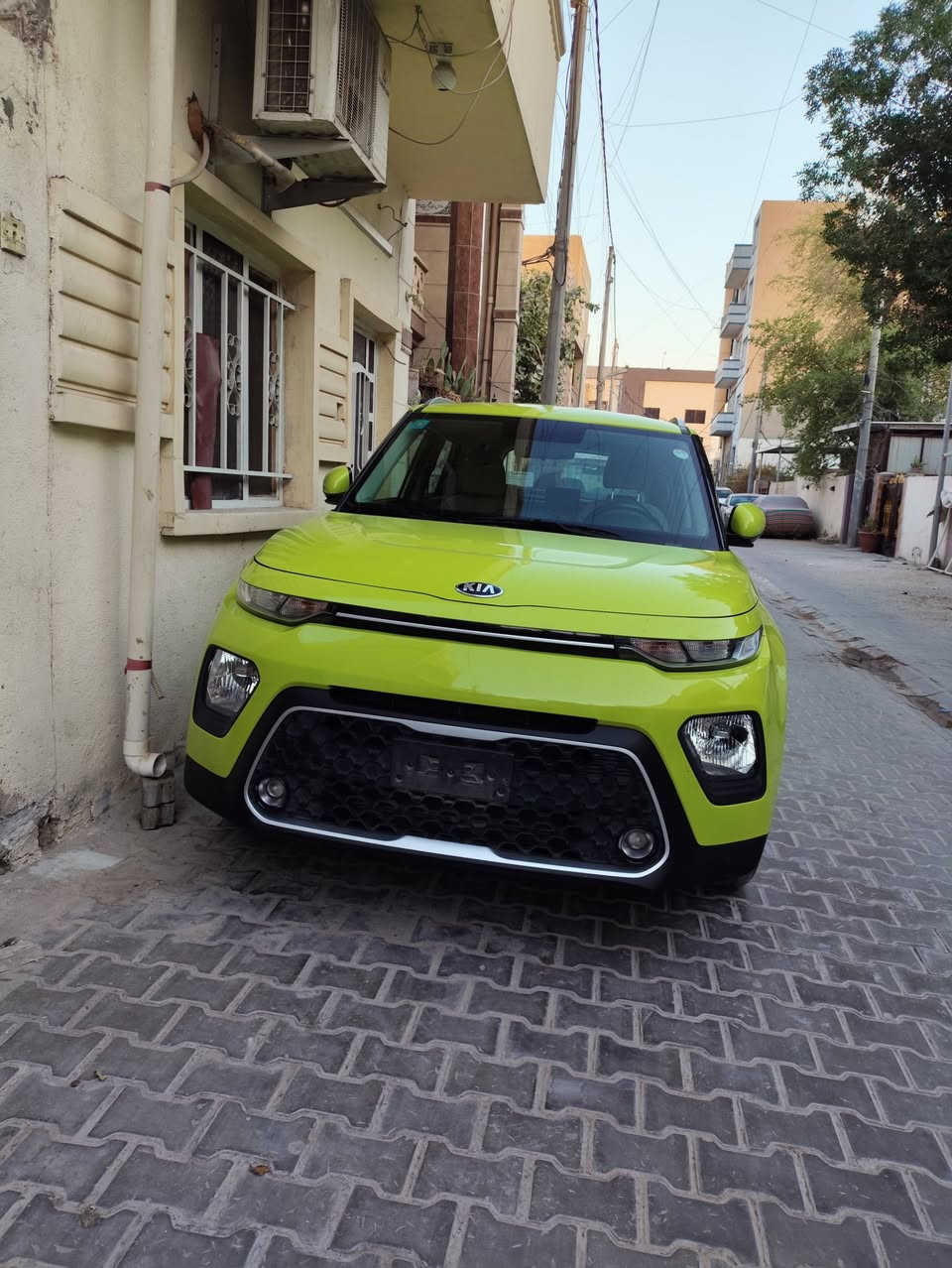 السلام عليكم
كيا سول خليجي 2020
السيارة سعرها 165 ورقة وبيها مجال بسيط حك الجية مو اكثر رجاء 
وكالة الدولية العراقية
كلش نظيفة ومرتبة وجاهزة من كل شي بدون اي نقص اخت الجديده ومحافظ عليها 
السيارة صيانتها كلها يم الدوليه وعندي اوراق الصيانة
وملتزم بجدول الصيانة الدورية
جددت الرقم والسنوية لحد 2031 وباسمي
لونها اخضر مميز بالسنوية اخضر غير محدد
السيارة مكفولة من كل شي .. بيها بارد بسيط جدا اثر خدش جاملغ وباب مرفق بالسونار
ماشية 58000 وكسور 
مكاني بغداد الحرية او العلاوي 
***********
