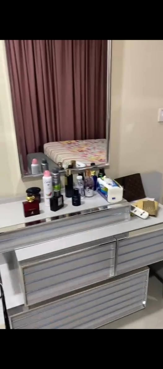 السلام عليكم غرفه تركيه للبيع 7قطع
العنوان بغداد البياع حي الرساله الاولى قرب مدينه العاب السيدية 
سعر 500
‏‪***********‬‏
