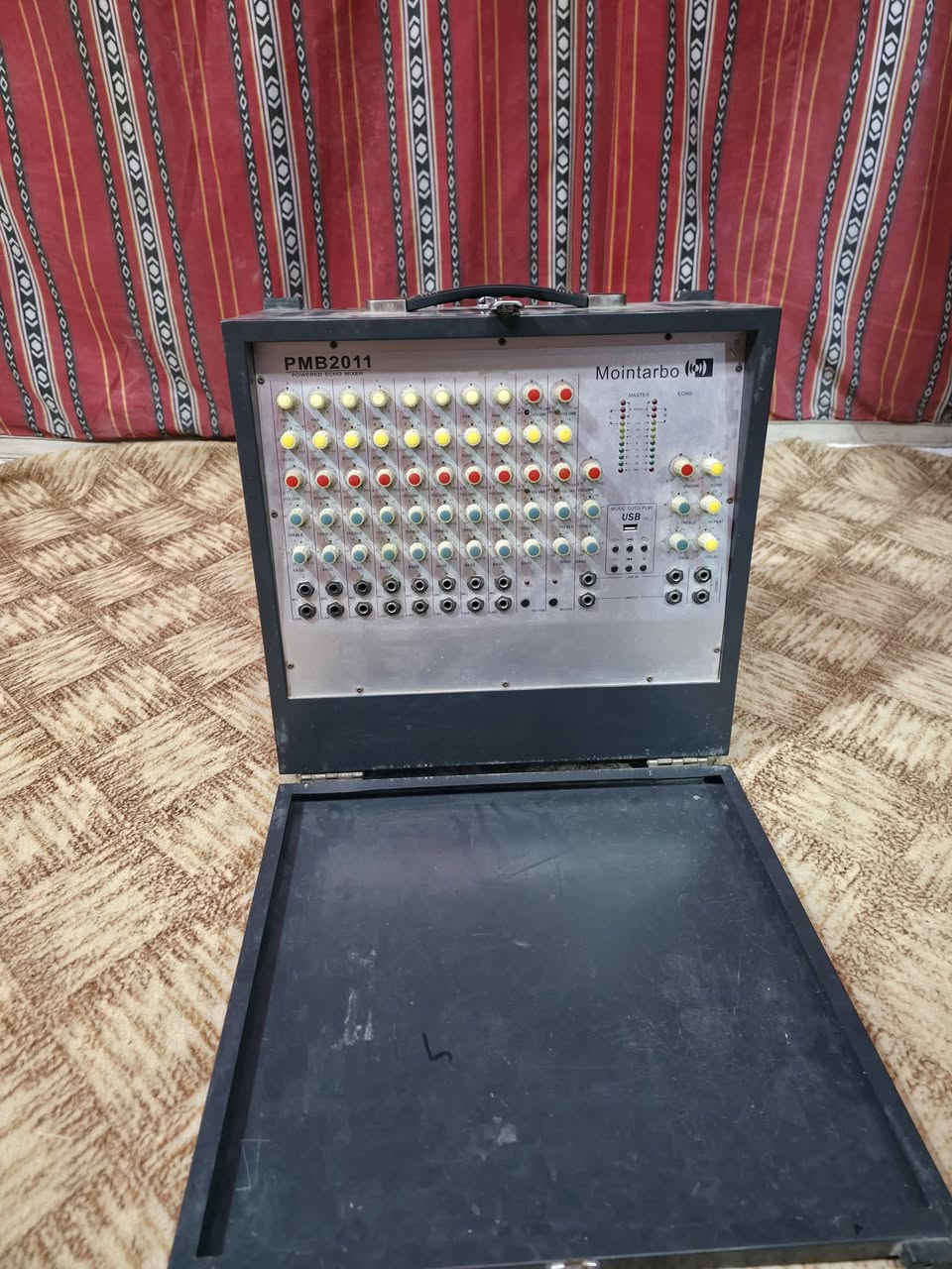 سماعات موتاربو كامل ملحقات بس بدون ستاندات يشتغل اواكس يعني ما بي بلوتوث تجي وتفحص شغال يخبل
 السعر 400 وبيه مجال
رقم صاحب السماعات اتصال او واتساب شغال
***********
