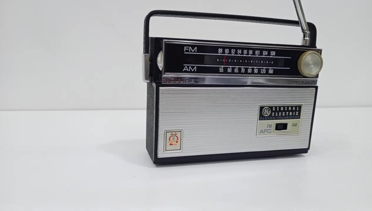 راديو جنرال إلكتريك P1820B
انتاج امريكا 1965
موجات الجهاز FM AM
للاستفسار مراسلة الصفحه


**إذا كنت صاحب هذا الإعلان وتريد حذفه لأي سبب، رجاءا أرسل رسالة إلى الدعم الفني**