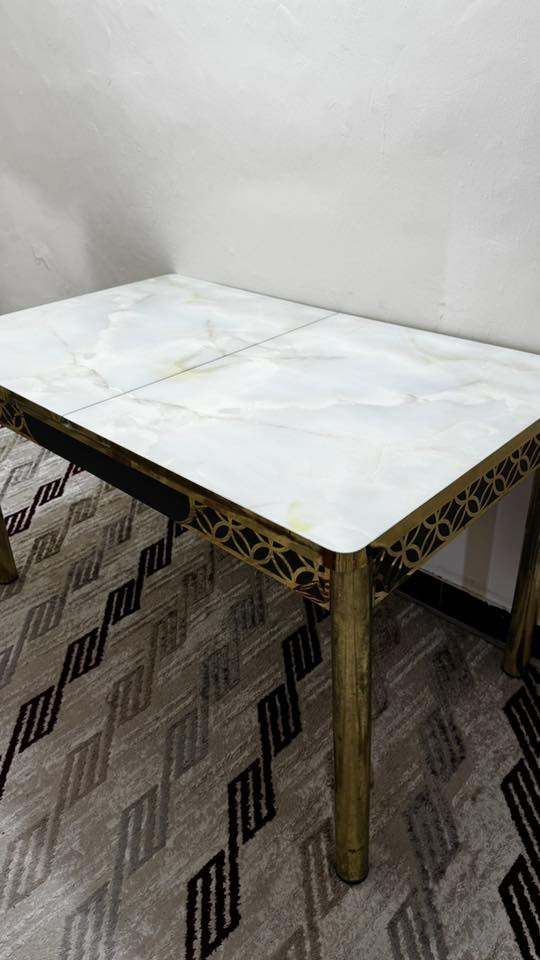 ميز طعام فقط بدون كراسي مرمر يتكبر
ل ٦ كراسي 
نظيف جدًا 
المكان حي الجهاد 
للتواصل ***********
