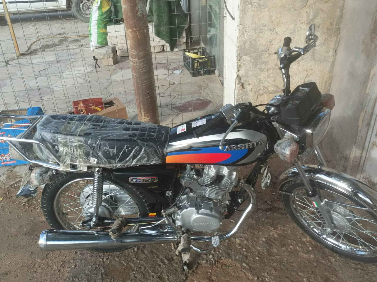 السلام عليكم عندي دراجه 4 كير للبيع
اصولي اوراق  موديل الشاصي 2018 طالعه 2025 وكيلها العارضي بسمي الدراجه السعر خاص العنوان نجف رقم الهاتف ***********
