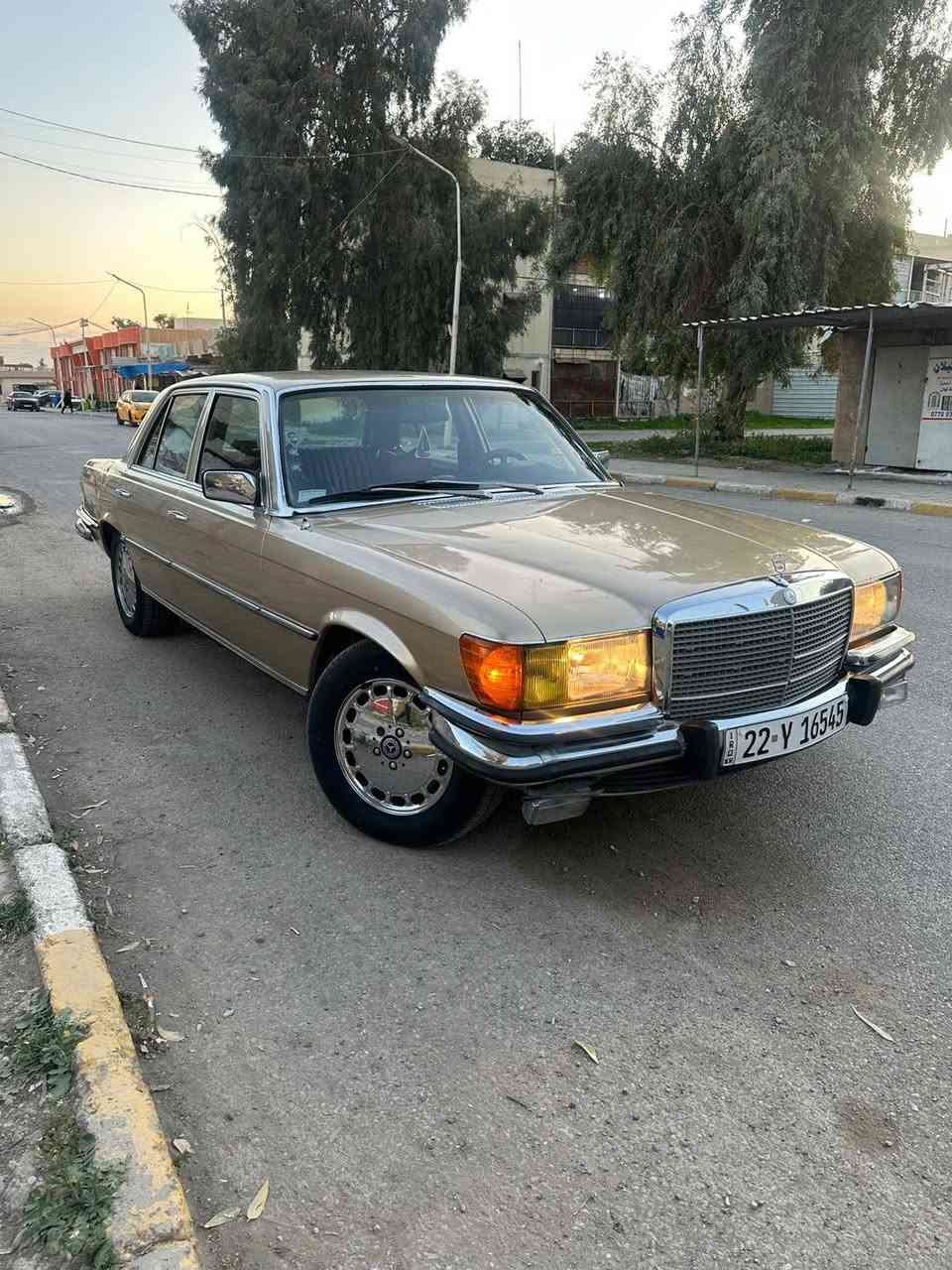 للعشاق كلاسيك  للبيع مارسيدس  450SE موديل 1973 السيارة وكاله كلها بشرط كيرمحرك تبريد تدفئه كهربايات  كلها شغال وبي وضع شركة ماشيه 17 الف حقيقي اسبير مانازل السيارة كلش جديد سنويه ورقم وهزه وبراد جديد شرط تحويل ووكاله السيارة مال بيت وجانت مضمومه ومامشي اخت زيرو السيارة فول مواصفات السعر تعال خاص اذا شراي وتدلل العنوان كركوك الواسطي شقق الغاز***********
