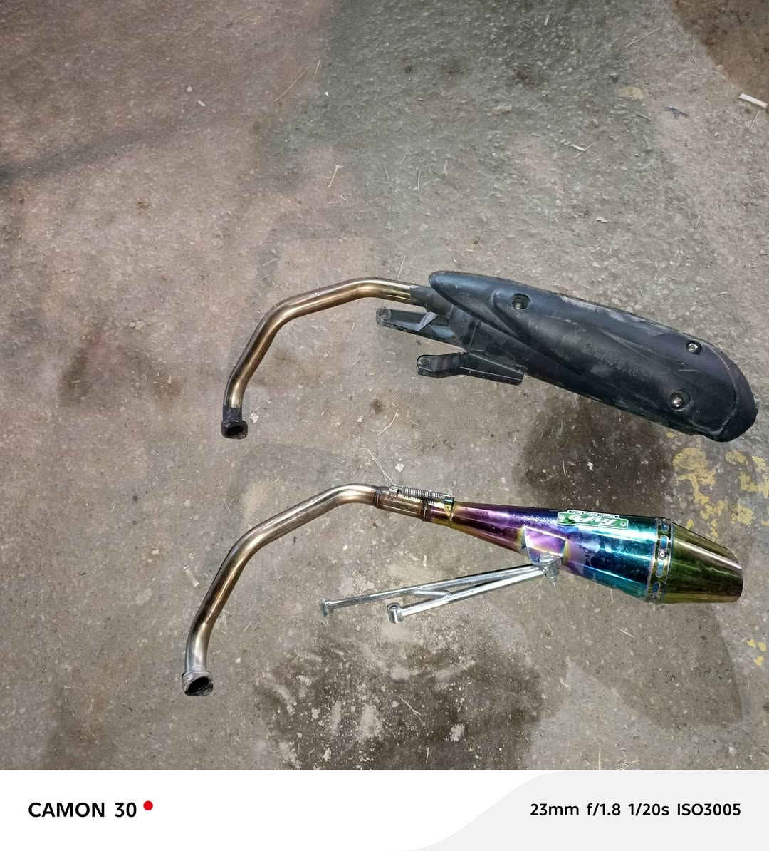 صالنصات ثنين وحدة إف إم والثانية أم 7 ألوان للبيع للتواصل ***********
