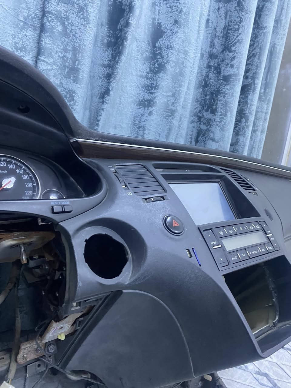 دشبول ازيرا لون اسود تفصيخ حاوية يرهم من موديل 2007 إلى 2010
العنوان النجف الاشرف ***********
