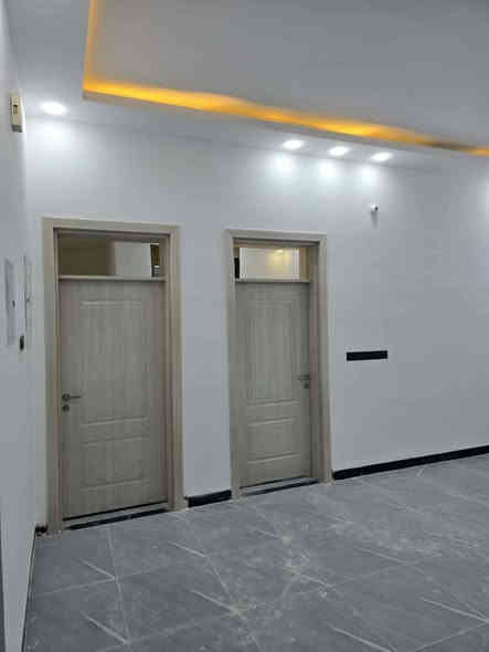 🏡 بيت للبيع_بناء حديث غير مسكون كونكريت مسلح
الديوانية / بداية مجمع توحيد العفلوكي طريق السنيه السياحي وره سكة القطار . 
🔸طابو زراعي سند 25  . 
المساحة 200م² – طابق واحد
🔹 2 غرفه نوم + استقبال + صالة
🔹 3 صحيات
🔹 مطبخ 
📞 للاستفسار: [***********]
🔸 او مراسـلة الصـفـحـة
