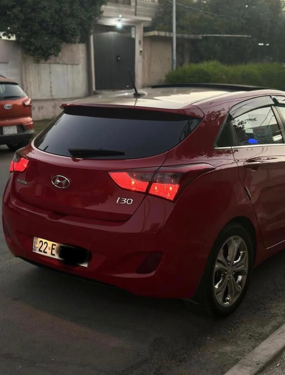 هونداي النترا i30 خليجي   
مديل 2014
فول مواصفات لمتد  بانوراما 
دخول ذكي نضام ترحيب مراية شفط
اشاير مري كشن كهرب 
كشنات جلد 
تبريد ماكس 
كامرة دوارة 
5 ويل كروم اصلي 
حساسات خلفي 
مكينة 1800 دوش مرغوب 
بكلايت لد 
تبريد وتدفئة بل جكمجة للمشربات 
ماشية 144،000كم 
بيها بوند وباب رش فقطط اثر شخوط بدون ارباك وبدون دواخل شرطط الفحص وبيها شبر معدل عل بارد موجوده بالصور 
رقم مسطرة اربيل هزة وسنوية ولوحات جديده سيارة جديدة  وكتلوكها موجود سيارة حيل نضيفة 

سعر السيارة 117 بيها مجال قليل
***********

