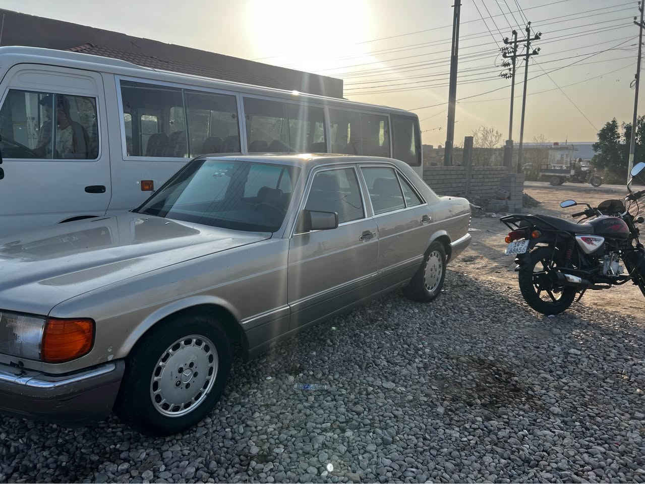 مارسدس جامبو رئاسي بيع او مراوس السعر 65 
السيارة كلها بلاد حتى صبغها بلاد بس شوية بيها جارده القمارة والبنيد مكفولة من الضربة مكينة كير حدادة تايرات منظومة بانزين وعنكبوت كلها جديدة كهربائيات كلها بلاد مابيها لا جطل وتلزيك مكان السيارة البصره 
***********
*********** البصرة, العراق
