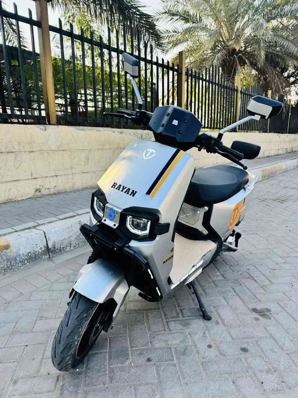 السلام عليكم
السلام عليكم 
دراجة ريان الوحش 
بصمة 
الدراجه 6 باتري 35 امبير

نضام البريك APS مانع انزلاق ودسكات والدبلات هايدروليك 
ملف الدراجه 3000   واط حقيقي 
لايتات زنون عالي وناصي بريك رياضي
ميزة الباركنگ قفل جوزة
***********
سعر 850 ماكو هيج سعر
