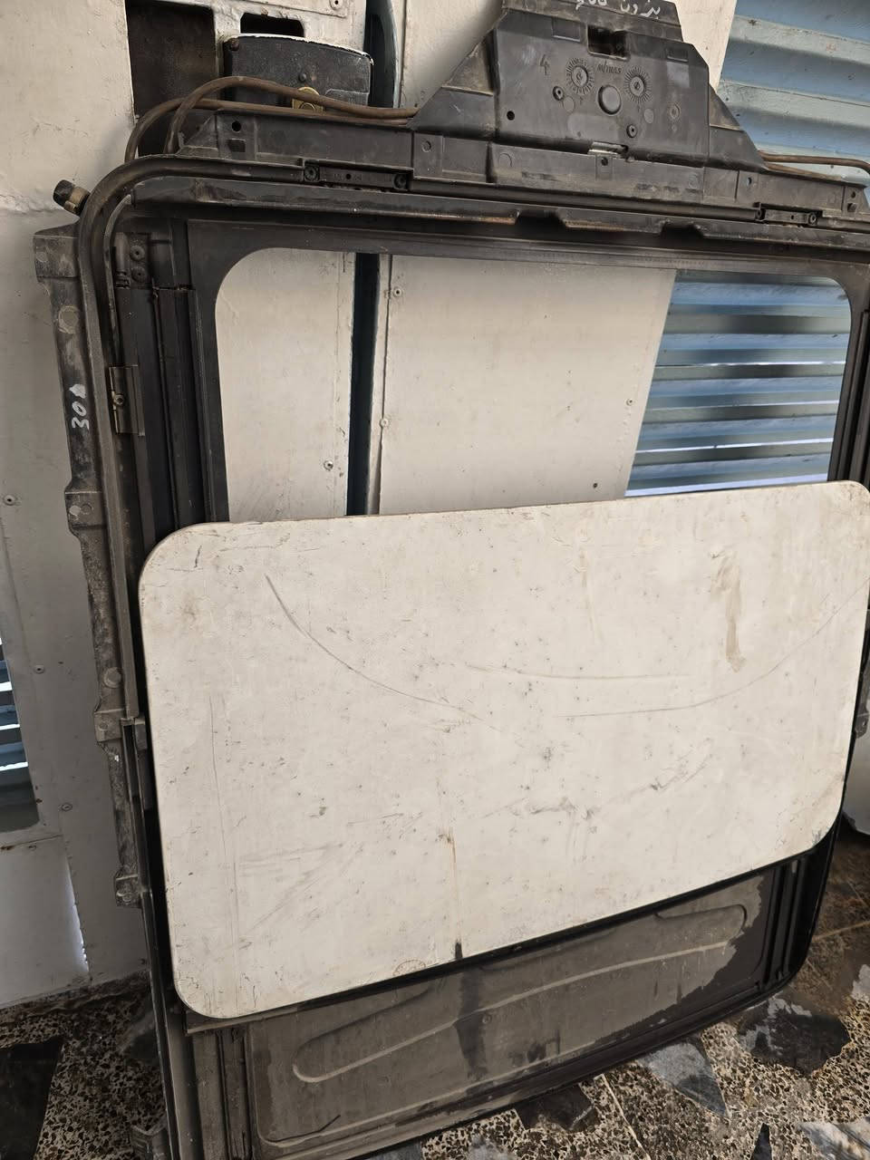 سلام عليكم
سلايد e36 شغال مفحوص 
بدون ماطور 
سعر القطعه ١٣٥ بيه مجال متوفر قطعتين 
توصيل متوفر 
خاص مفتوح 
*********** واتس اتصال 
*********** واتس
