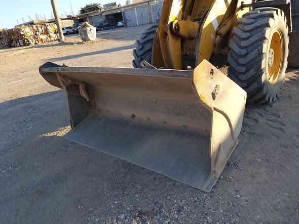 شفل كوماتسوو 
موديل 2000
حجم 95
مكفولة كفالة عامه 
***********
