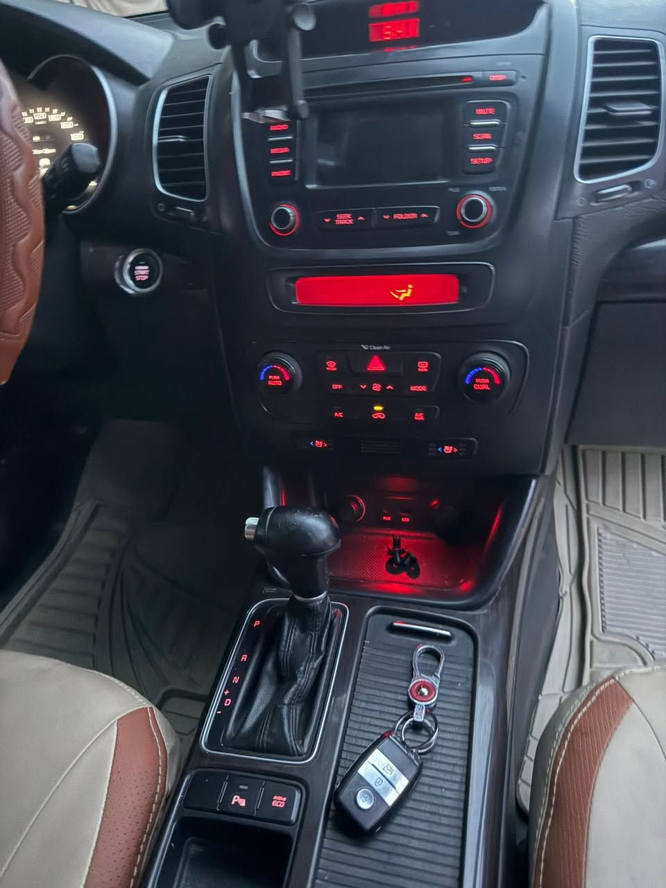 سورنتو 2013
فول واحد على واحد 
6سلندر
بصمة 
بانوراما 
سوناره موجود بل منشور
مكان نجف
السعر 155وبيه مجال
مكلف بنشر 
***********
