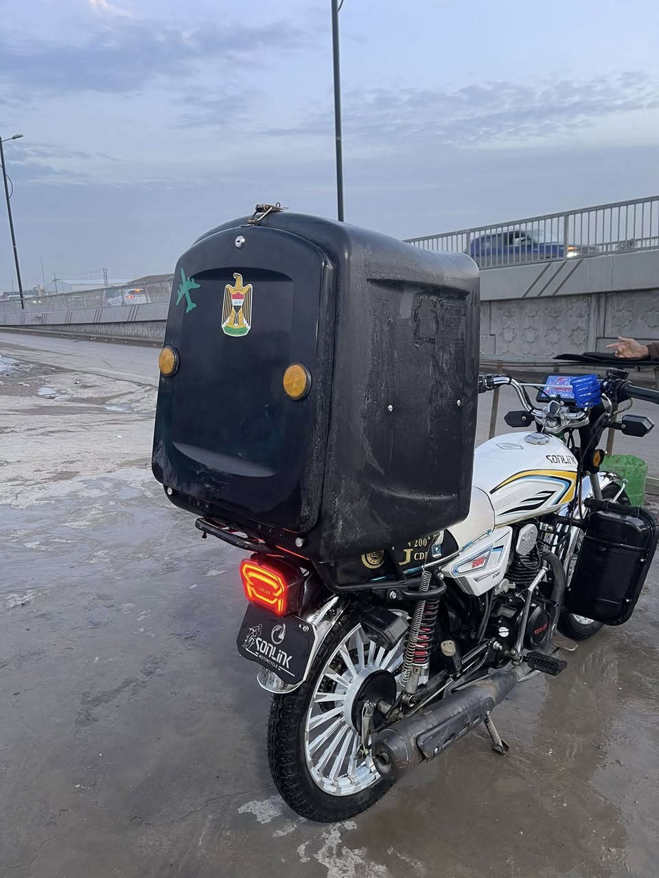 سلام عليكم يراني سونك 25 نضيفه كلش وماعوزها اي شي سعر 850 مكاني بغداد بسمايه أوراق كامله 
***********
