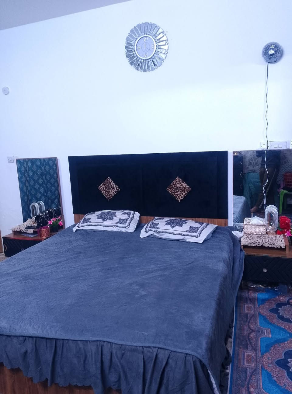 سلام عليكم غرفه نوم للبيع تركي 7 قطع نضيفه بدون ضرر ماخذه ب 850 اريده ب 650 الشراي  يتصل بلرقم ويدلل وتساب موجود *********** مكان البياع
