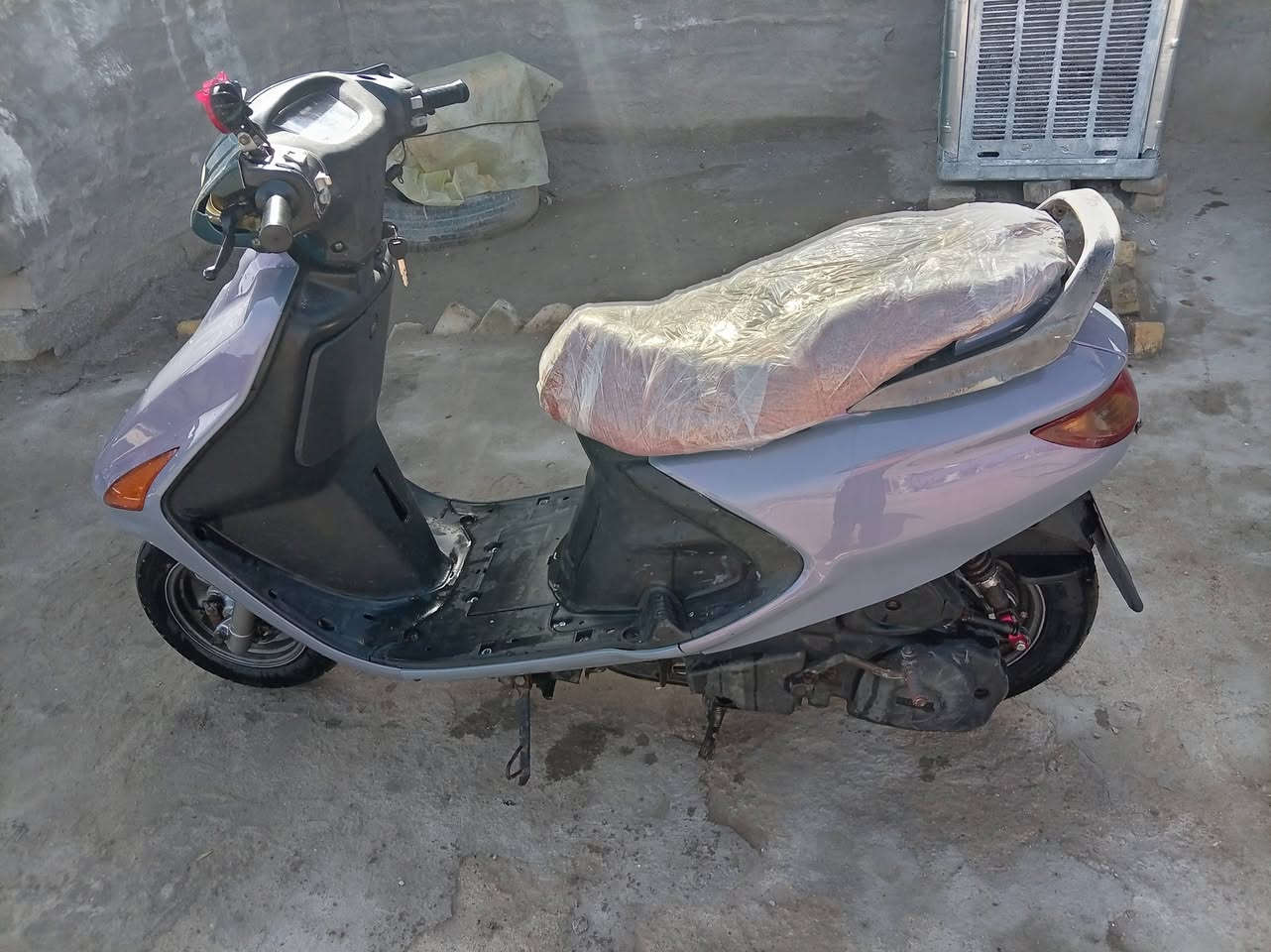 السلام وعليكم دراجه فراشه للبيع
مفتوحه مجفتها صار لها يومين مره وحده مكينته ناعمه وحلوه كهربايات وسلف هندر كلها شغاله الموشراي لا يراسل سعر 450 وبيها مجال مكاني البصره قضاء القرنه
هاذ رقمي راسلني خاص ***********
