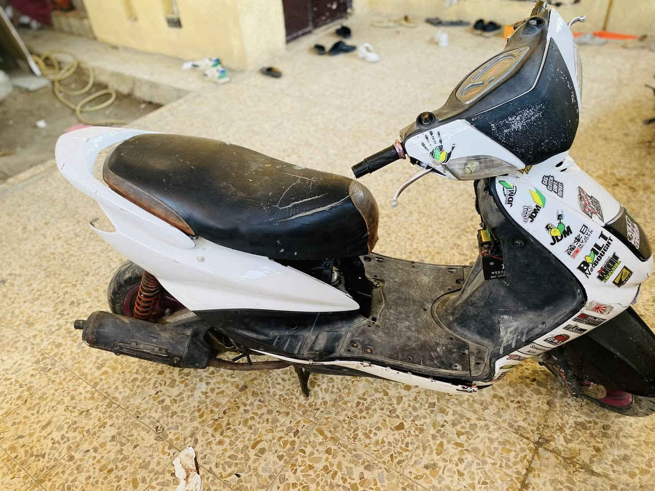 السلام عليكم سكنس نثيه ١٤٠ للبيع أبيع كوم حديد تجي تحمل وتروح ما اعرف شبيها مرات تشتغل مرات لا السعر ٢٥٠ وبيها مجال العنوان بغداد حي النصر رقمي ***********
