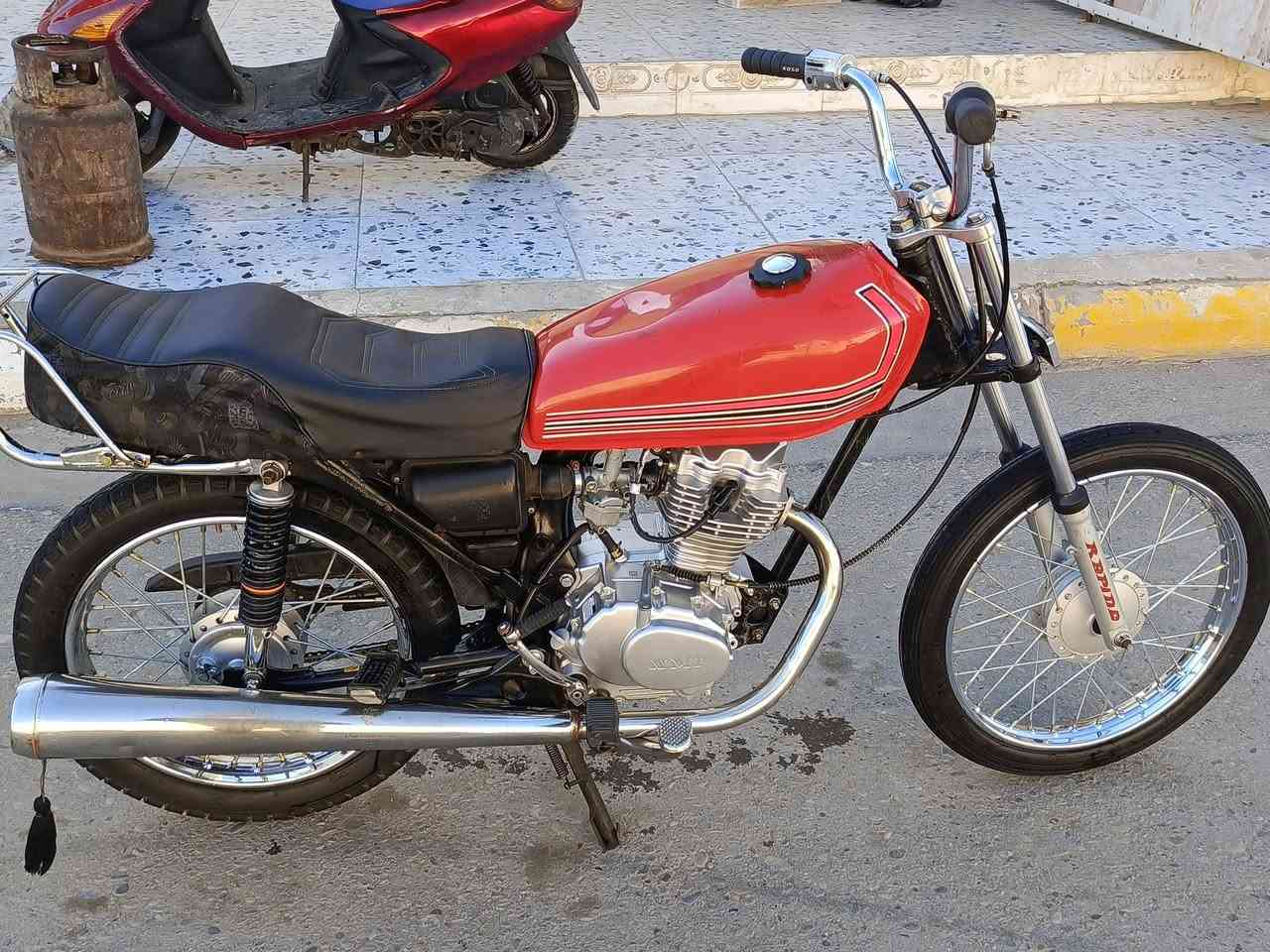 سلام عليكم دراجه محرك نامه مكفول وشاصي مكفول دراجه خير من الله ((وياها نزال باكستاني)) معجن ومصبوغ لسعر650 وبيها مجالل واتساب((***********))
