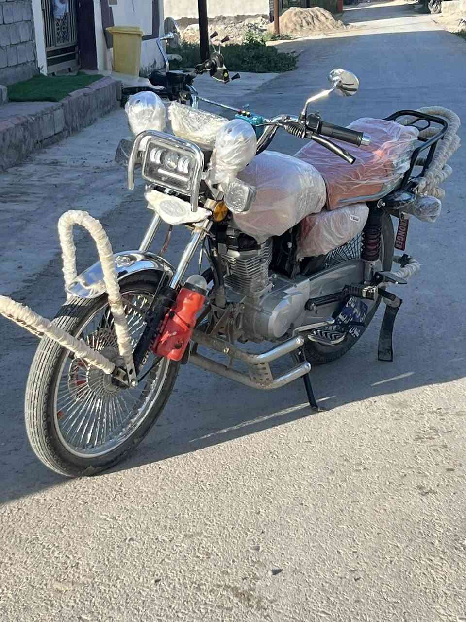 السلام عليكم دراجة لبيع تايكر موديل ٢٦ زيرو بعدها ع سحك دراجة حلوة مجنبزة نقص فقط البك لات الخلفي صالنصة رياضي درع  وقواس ونشرات عدد ٧ عقل رياضي  سماعات صارلها ٢٥ يوم من نازله من المعرض السعر ٨٠٠ بي مجال حك الجيه مالتك شي بصيط مكاني ديالى بعقوبة تقاطع القدس  ***********
