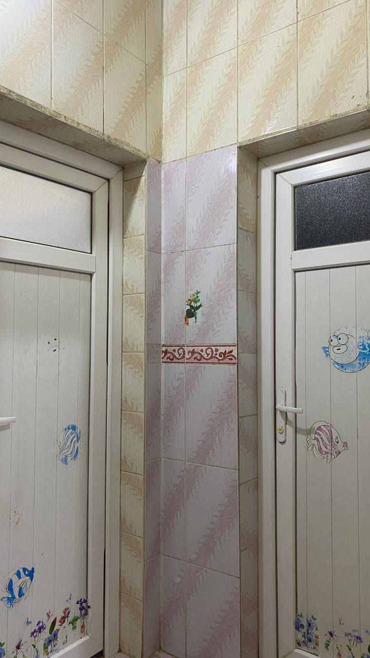 دار للبيع مساحه 200 متر ركن يحتوي على غرفتين صاله كلدور مطبخ حمام صحيات داخليه وخارجيه كراج وحديقه الموقع محيزم قرب معمل نبع بابل السعر ٢٠٠
مكتب الزركاني للعقار 
شارع ٨٠قرب القبه الذهبيه
للاستفسار
***********
***********
بيع شراء تعقيب
