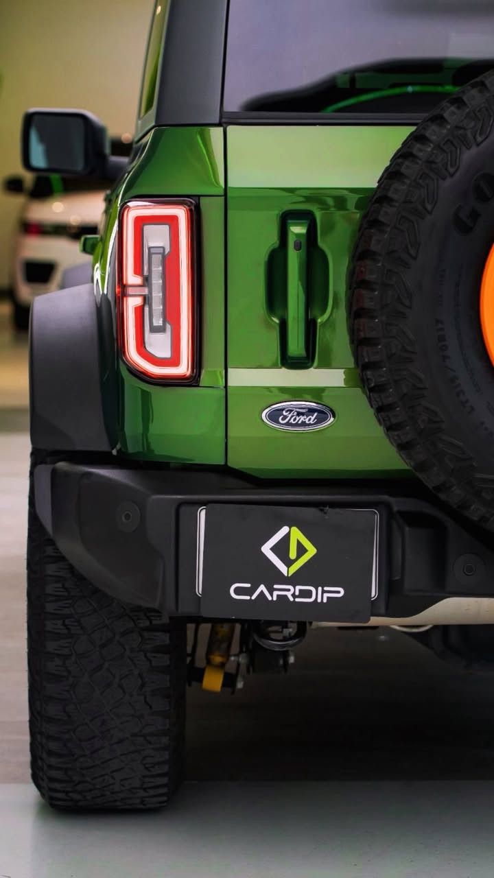 برونكو 2022
لون زيتوني 
V6 ستة سلندر تون توربو 
#عليها_تزويد شوتة K&n عطاس تربو
وبعد شغلات بسيطة
فول فول مواصفات اعلى شي
حادث سطحي بالجاملغ بدون أي دواخل 
#تفاصيل_وتس_اب ☎️ 
***********
