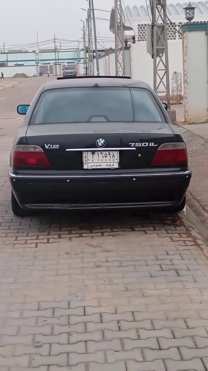 السلام عليكم 
بي ام كاسحه 2001 ، حجم 750،  اصل 12 سلندر ، كشنات كهربائي ، خمس بردات والأخيرة كهربائي ، ستيرن تحكم ، ارباكات ماطاكه ، دبل جام ، دينمه ماي ، السيارة فول مواصفات الجنطه شفط والتفاصيل أكثر  اتصال ***********
