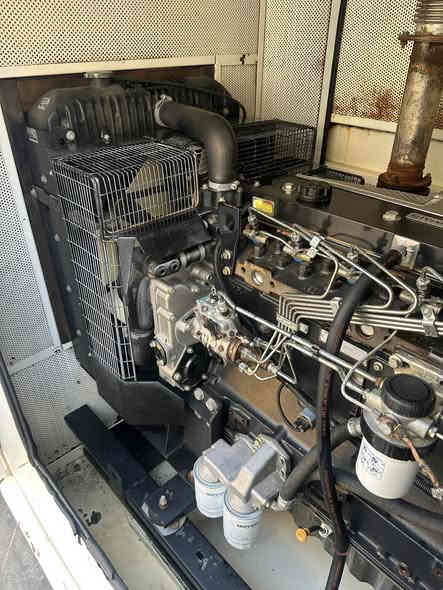 🔹 للبيع مولدة بيركنز  أصلية –🔹
💪 القدرة: 100 

كيفي6سلندر

راس التوليد : لوري سومر فرنسي اصلي ✅

محرك بيركنز اصلي ✅

⏱️ عدد ساعات التشغيل:2520 ساعة فقط !✅

🔇  نسبة الكاتم:100%سوبر  سايلنت

 

المنشأ: صناعة انكليزي  أصلي✅

ضمان تشغيل ✅

وضمان محرك ✅

تنبية ‼️

يتوفر لدينا مولدات 

✅مستعمل .

✅جديد زيرو .

✅تأجير مولدات  كافه الاحجام .

⸻

🔧 خدمات ما بعد البيع:

 • ✅ ضمان تشغيل فعلي عند التسليم

 • ✅ ضمان على المحرك

 • 🔄 خدمة استبدال المولدات القديمة

 • 🧰 مراوس مولدة متوفرة حسب الطلب

 • 👨‍🔧 خدمة صيانة ودعم فني متواصل

⸻

📍 الموقع:

بغداد – الكرادة – شارع 52 – كمب سارة

📞 للتواصل والاستفسار:

[***********] اسيا 

⸻

⚡ معرض الأخوين – ثقة تُشغِّل حياتك ⚡
