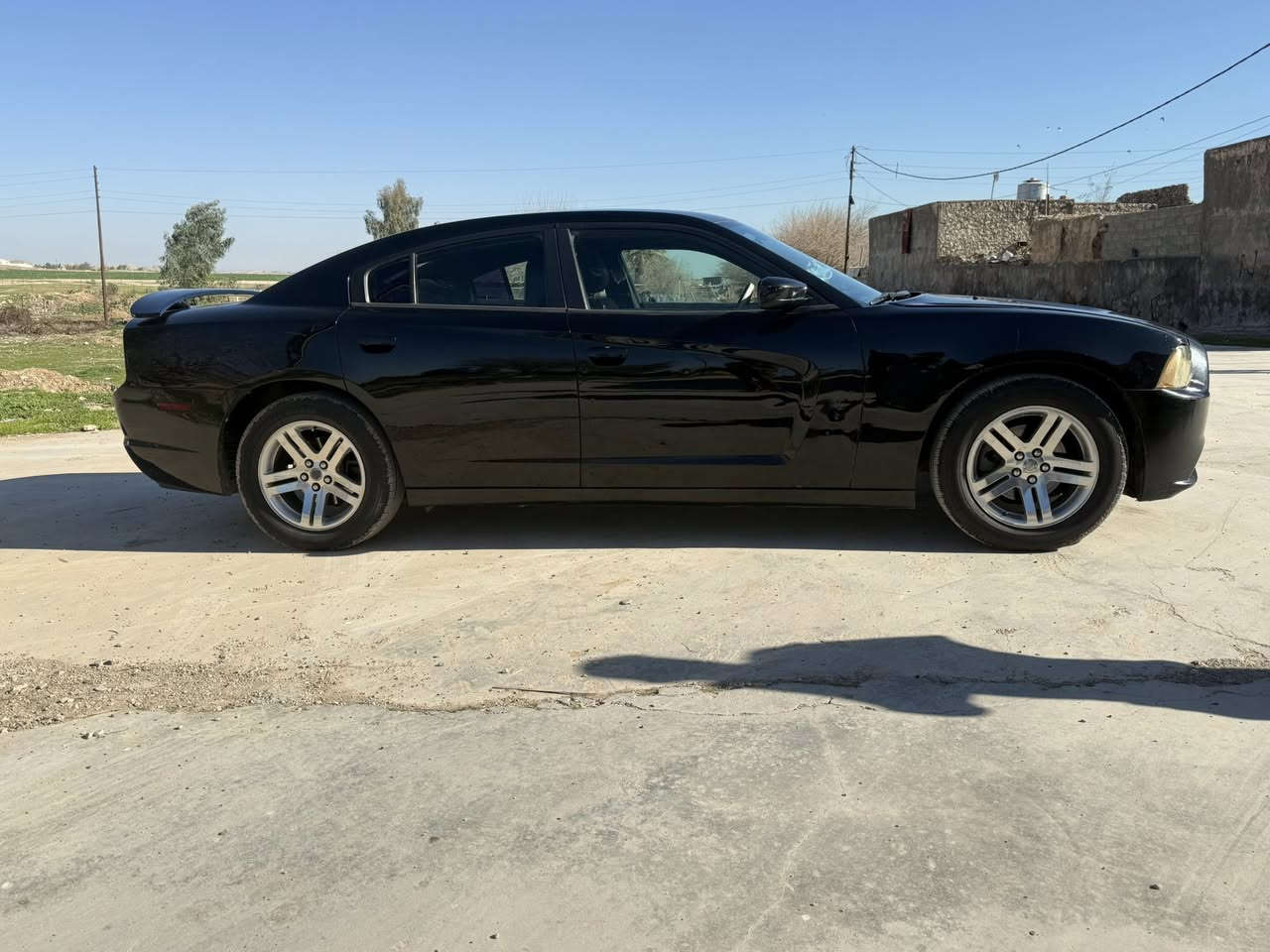 للبيع مستعجل
دوج جارجر 2013 
رقم بغداد انكليزي
 تبديل بنيد فقط ! 
بدون دواخل 
 السعر 155 وبيها مجال 
السنويه بـ اسمي شرط التحويل 
***********
مكاني كركوك
