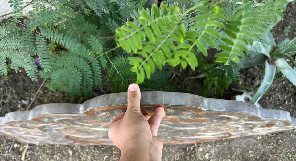 تاج او مدخل باب او لوحة  نحاس قديم زخرفة عربية 
القياس عرض 110 سم 
            ارتفاع 65 سم 
كبيرة بالحجم وزن ثقيل جدا
واتساب ***********
