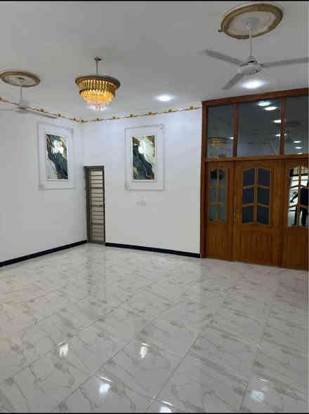 اسعد الله اوقاتكم بكل خير 🔷 
متوفر بيت البيع 🔷 
بمساحه 300متر 
طابو ملك صرف تحويل سهم باسم المشتري 🛑
الموقع البصره ابو الخصيب شارع كوت الحمداني قرب المحكمه الجديده 
مو بيت روعه 🏨
البيت يحتوي على 
#غرف نوم 3
#صاله
#ديوان
#مطبخ
#كراج
#حديقه🌹 
#صحيات داخلي وخارجي 🛑
وسعر البيت 140مليون اوبي مجال 💸 
للاستفسار والتواصل تصل *********** البصرة
