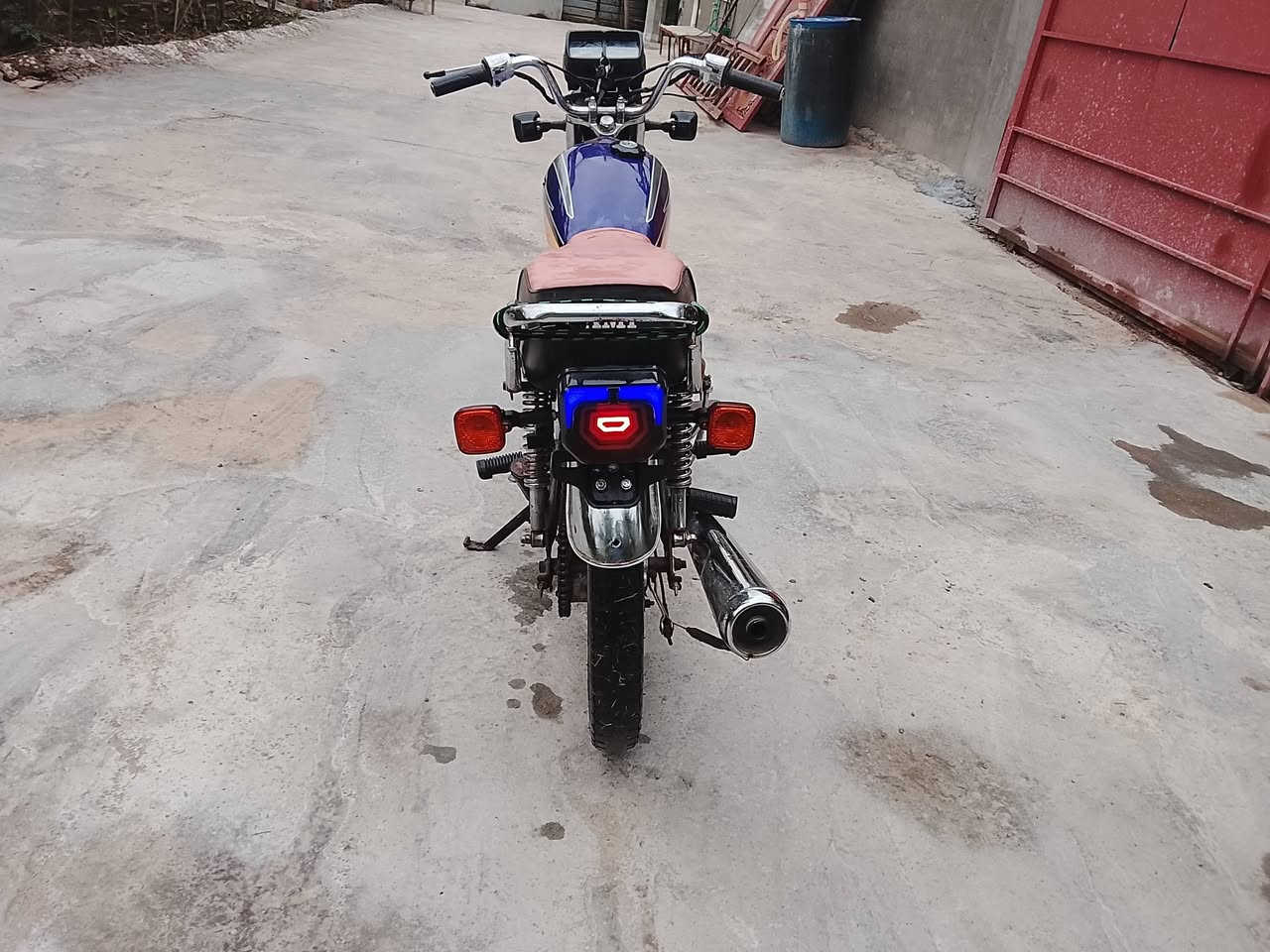 دراجه تايكر موديل ٢٠١٩ كامله من اي شي كهربائيات كله شغاله أورق كامله للعلم بيه دخانه قليله  مكاني كربلاء منطقة عون السعر 400وبيه مجال 
موبايل/***********
