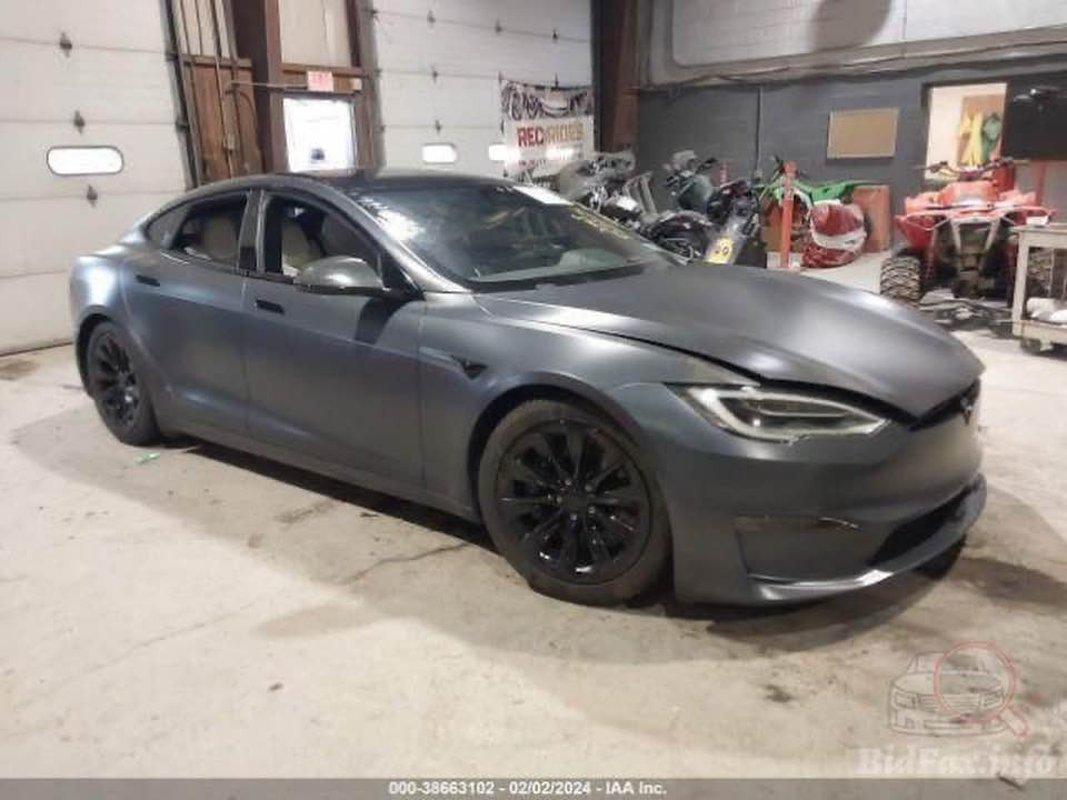 Tesla S
2022
Dual motor
Long Range 
32000 mile

39000 $

*********** واتساب
