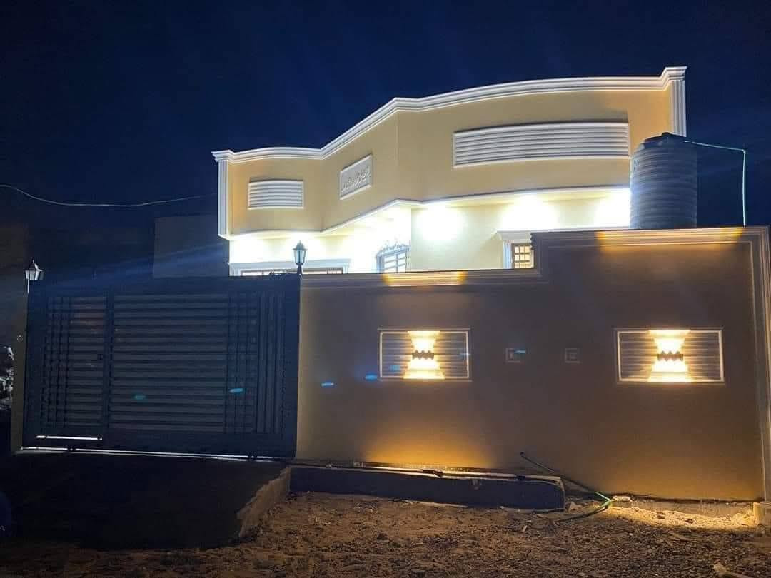 بيت طابو زراعي عراقي للبيع كوت ثويني
المساحه الكليه / ٢٠٠ م بناء ٢٠٢٦
بتلو ٨٠ سم شغل عدل بناء بلوك تاجريان 
دبل رباط + سقف كونكريت مسلح ٢٠ + ايزوكام للسطح مع البيتونه 
مطل على نهر  ، مجاري البيت على النهر الشارع البيت ١٠ م 
شارع البيت كونكريت مسلح 

ملاحظه الطابو زراعي عراقي / منطقة كوت ثويني البصره 
للأتصال: *********** / السعر ١٣٧ وبي مجال
