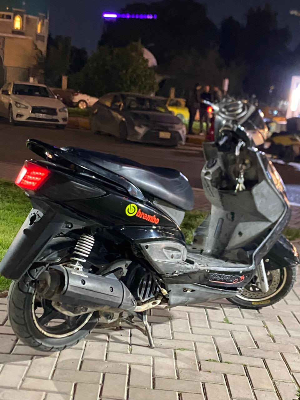 السلام عليكم  من رخصه صاحب الكروب
دراجه سكنس فحل للبيع خطين نوزل نكره بكل وقت 
بلاديه كهرباءيات كامله وشغاله بيه نقص دشبول طافي ودراجه خير من الله للاستفسار اتصال *********** فقط اتصال على الخط مكان  بغداد صليخ
