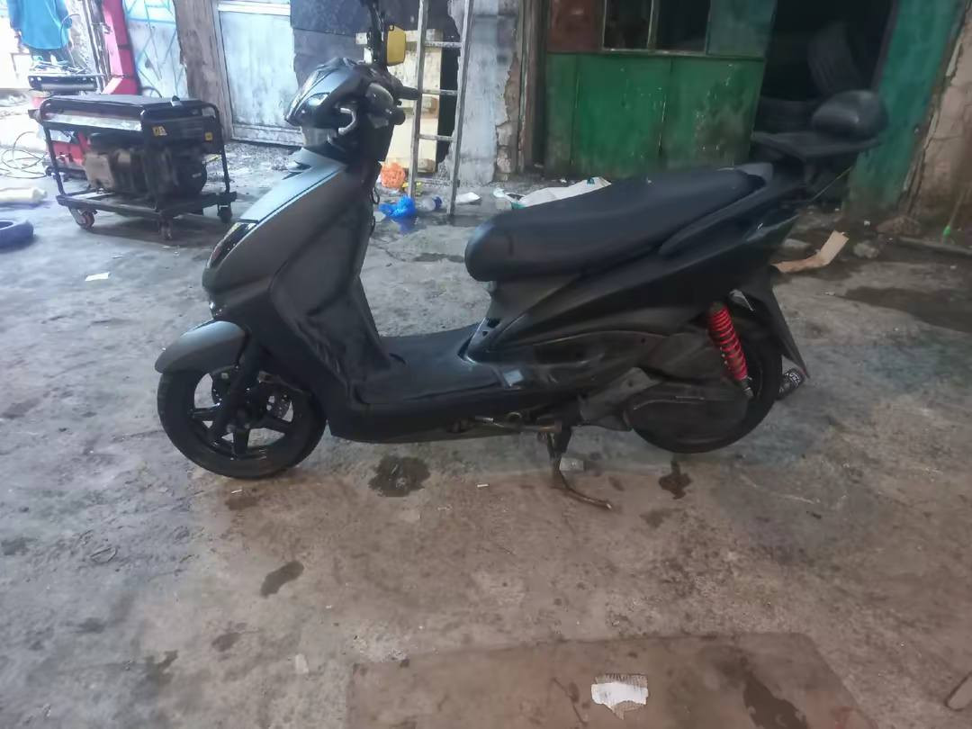 سلام عليكم
دراجه سكنس لبيع 
مكينه خير من الله 
كوري ١٤٠ 
دراجه كلش نضيفه 
شلعه ومعدل 
كهربايات كلهن يشتغلن اربع اشاير 
الدراجه اسود طافي قليل تلكه هيج لون 
اشاير ومازده مضله 
مكان بغداد الوزريه 
الدراجه تمشي فوك ١٢٥
السعر خاص 
الهاتف ***********
