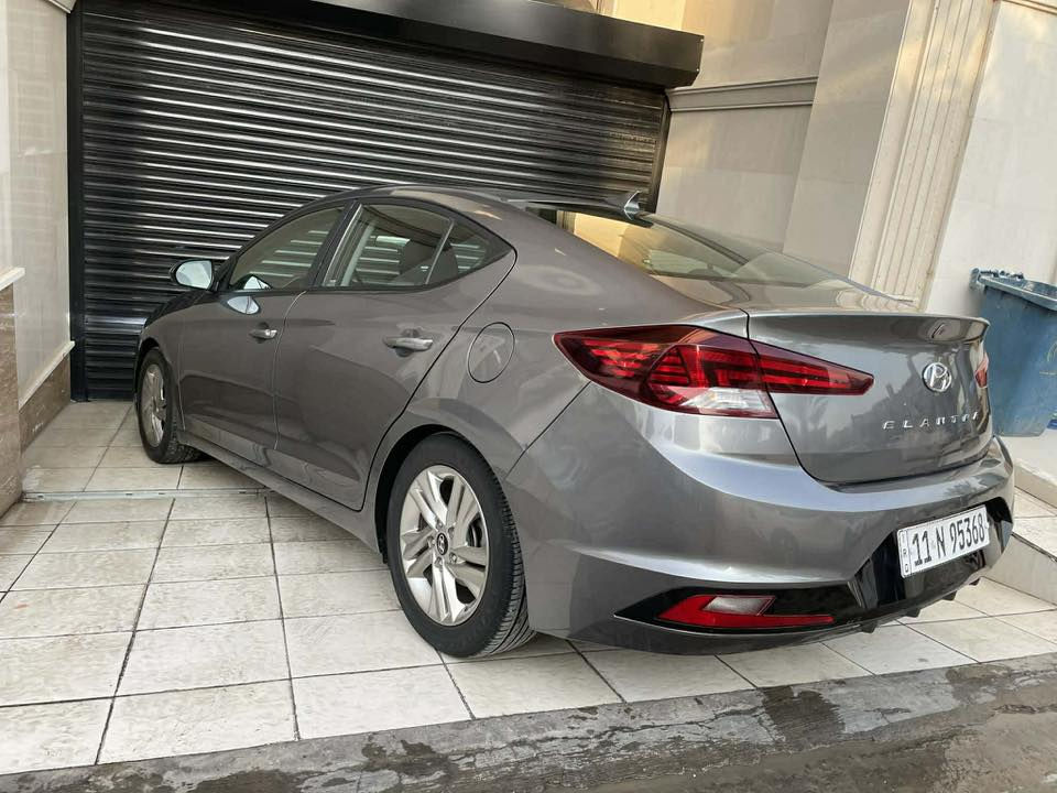 السلام عليكم النترة 2019 وارد امريكي محرك دوش الحادث موجود بالصور السيارة بيها صبغ قطعتين بنيد وجاملغ مكان السيارة بغداد زيونة السعر 138 وبيها مجال ورقم ***********
