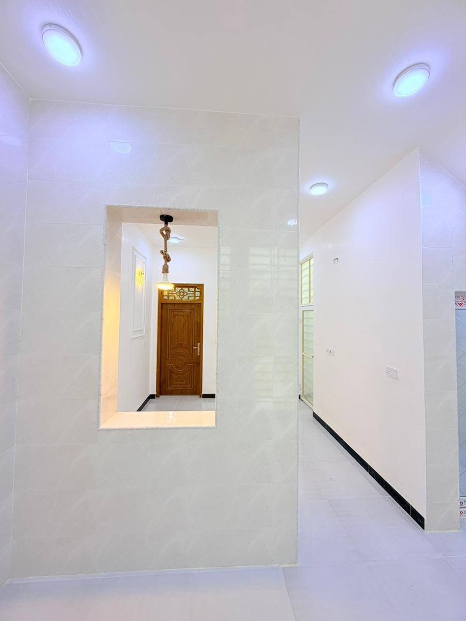 المساحه 50
💰 السعر: 28 مليون (قابل للتفاوض)
🏗️ البناء: طابوق  جمهوري
🏠 الأساس والسقف: صب كونكريت مركزي 

مواصفات البيت:
✅ غرفة نوم 
✅ صالة 🛋️
✅ مطبخ 🍽️ 
✅ صحيات 🚿

الخدمات المتوفرة:
🔹 ماء 💧
🔹 كهرباء ⚡
🔹 شوارع مبلطة 14متر  🚗
🔹 مدارس قريبة 🏫
🔹أنترنيت ضوئي 
🔹 خط مولده 
📍 الموقع: النجف – حي ميسان، شارع الزوار 
خلف سكلة الكرعاوي
📜 طابو زراعي (قرار 320 )مشمول بالتطويب 

📞 للتواصل: ***********

(ملاحضة ) متوفر لدينا كافة المساحات والدور  ألسكنية وعرصات
