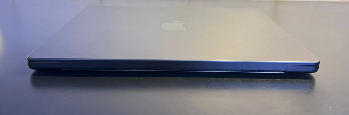 MacBook Pro M3 Pro 14”
Ram 18 | SSD 1TB 
Battery 100 - cycle 70 

Contact Whatsapp for price 
***********
