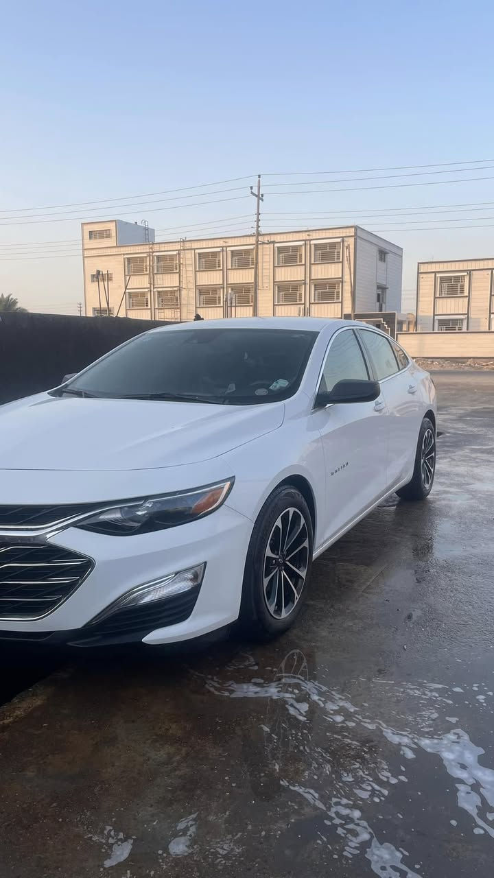 السلام عليكم 
ماليبو 2023 رقم بصرة  
سياره ماشيه 45 بس 
ويل رياضي جديد توه خليته 340$
حادثها كلش بسيط  كما موضح بالصوره 
السعر 145 وبيها مجال 
***********
