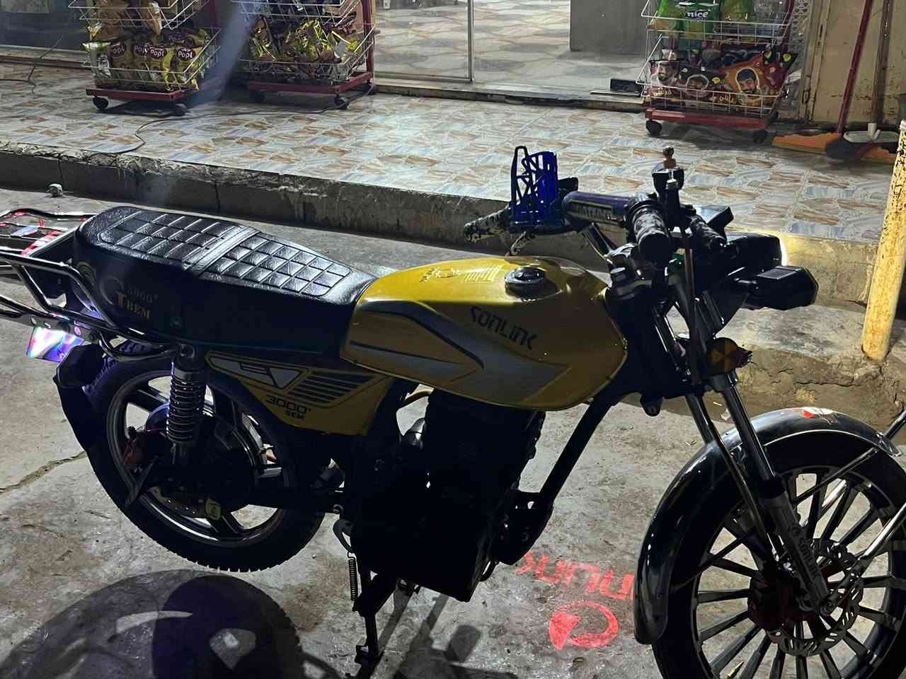 سلام عليكم دراجه نوع سونيك اصليه. وحده من أقوى دراجات شحن بل العراق لدراجه مستخدمه شهرين فقط بعده قويه ونضيفه.محرك قوى واط3000 يعني عزم انفجاري بالطلعات والشلعه. تشتغل 87فولت تنطيك استقرار وقوى ما موجوده بل دراجات لخرى. بطاريات ليثيوم فوسفات حديد أقوى بطاريات
سرعه 105كم/ساعه حقيقه.مجهزه بمقودProTaperرياضي اصلي تحكم والراحه تامه.لايت LEDثلجي يفرش طريق.ملاحضه دراجه ما بيه أي نقص لا شخط ولا عطل شغل واطلع وشاحنتها قويه.تجيك مجمبزه وحلو نضيفه وتجي وياه هديه جهاز حمايه للدراجه وسماعه اصليه هيه وشاحنتها. السعر(مليون و750)ملاحظه اني مشتريه مليون و900. واني صارف عليه هواي


**إذا كنت صاحب هذا الإعلان وتريد حذفه لأي سبب، رجاءا أرسل رسالة إلى الدعم الفني**