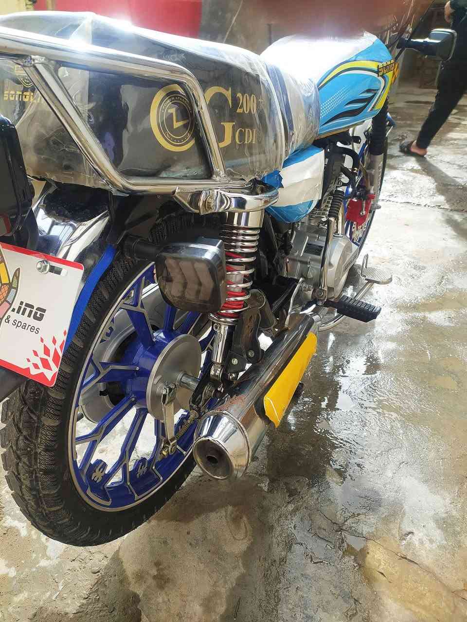 .
سلام عليكم شباب للبيع 
سيفان موديل 25 بدون نقص 
اوراق كاملة 
سعر 800 وبي مجال 
خاص ماراد شراي اتصل 
***********
مكاني تقاطع الوجيهية
