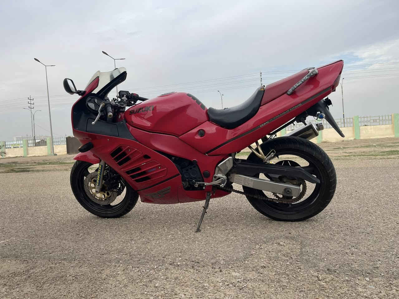 سلام عليكم دراجه سازوكي قرش 600 بيه خربطه جانت متروكه للبيع اومراوس   ***********
