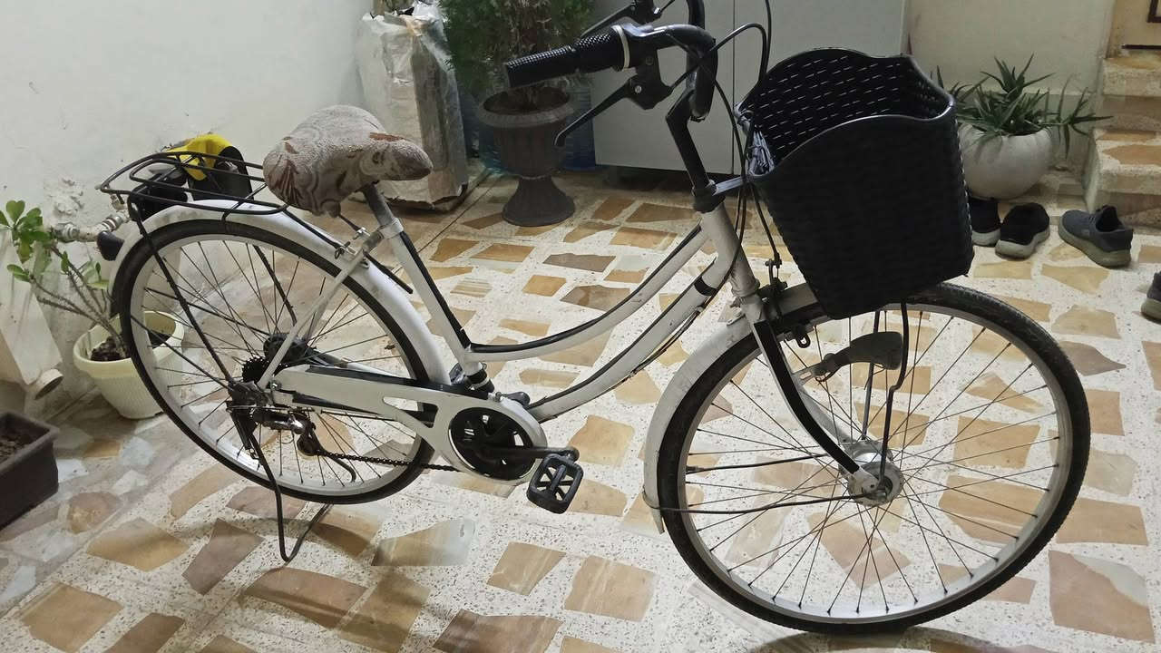 السلام عليكم بايسكل للبيع سعر 30 الف مكاني موصل جانب الأيسر تواصل خاص او واتساب رقم ***********
