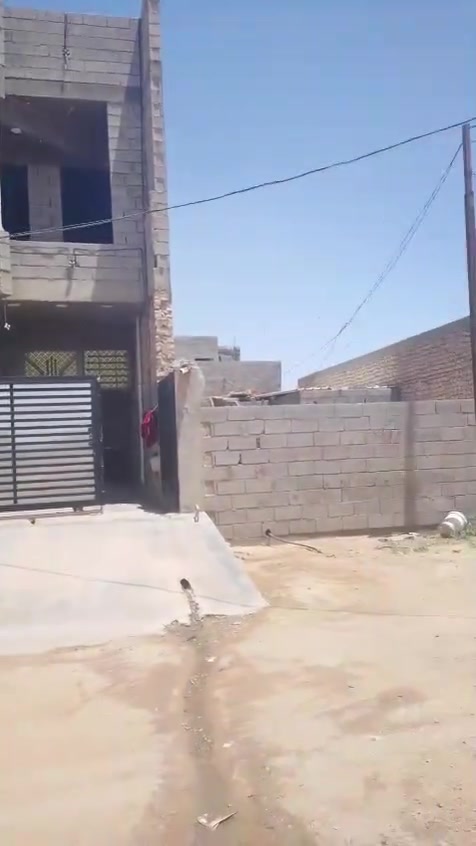 الدار معروض للبيع المساحه 160متر البيت بناء حديث طابقين يتكون من اربع قرف وصالتين وحمامات البيت يربط بشارعين رئيسيات شارع 10وشارع 15اني مكلف بلنشر الاستفسار اتصال على الرقم *********** المنطقة نزلت الشراع
