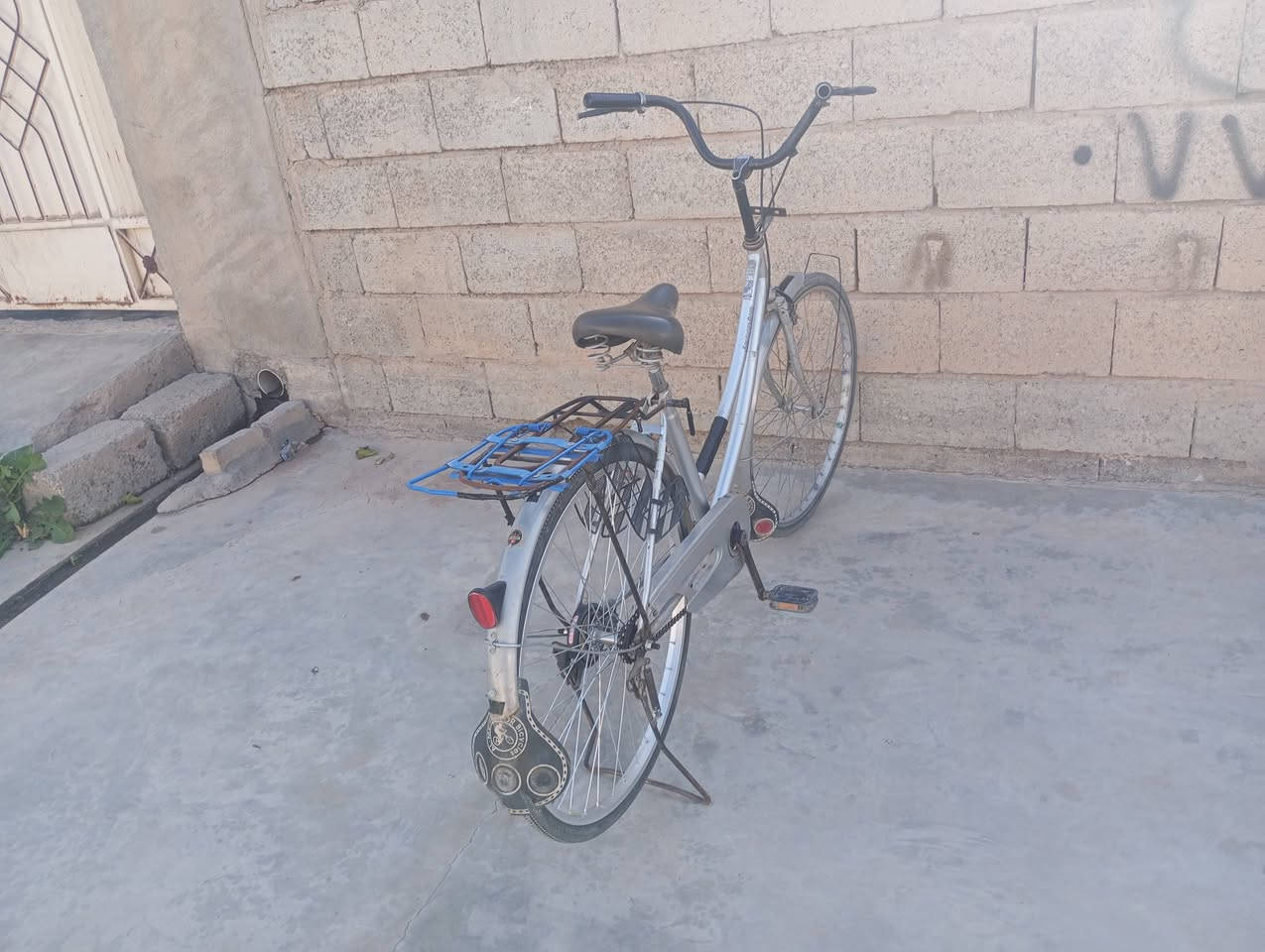 السلام عليكم بايسكل بناتي حجم 26 اغراض وياه بايسكل ما بيه اي عيب السعر 60 وبي مجال مكان ديالى خانقين للاستفسار ***********
