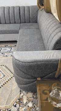 السلام عليكم 
تخمين 14 متر عشرين مقعد للبيع استخدام اقل الشهرين نضيف جدا السعر 800 وبي مجال بسيط الاستفسار مراسله الصفحه او الاتصال على الرقم ***********
