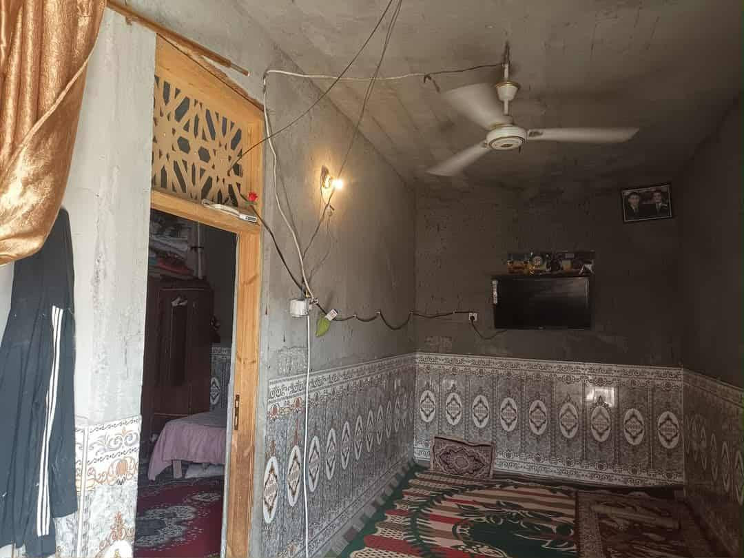 بيت للبيع مساحه 100 مربع مقابيل شارع ستين بدوانم  بيه بناء قرفه وستغبال و صاله ومطبخ بيت صب رايده ب 26   مكلف بنشر هاذ رقم صاحب البيت ‏‪0780 620 4371‬‏ الشراي يتصل
