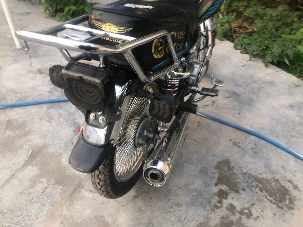 سلام عليكم تايكر 25 للبيع بس الجامه مال الدشبول مكسوره لأكن شغال طبيعي مكفولةة للتواصل ***********
