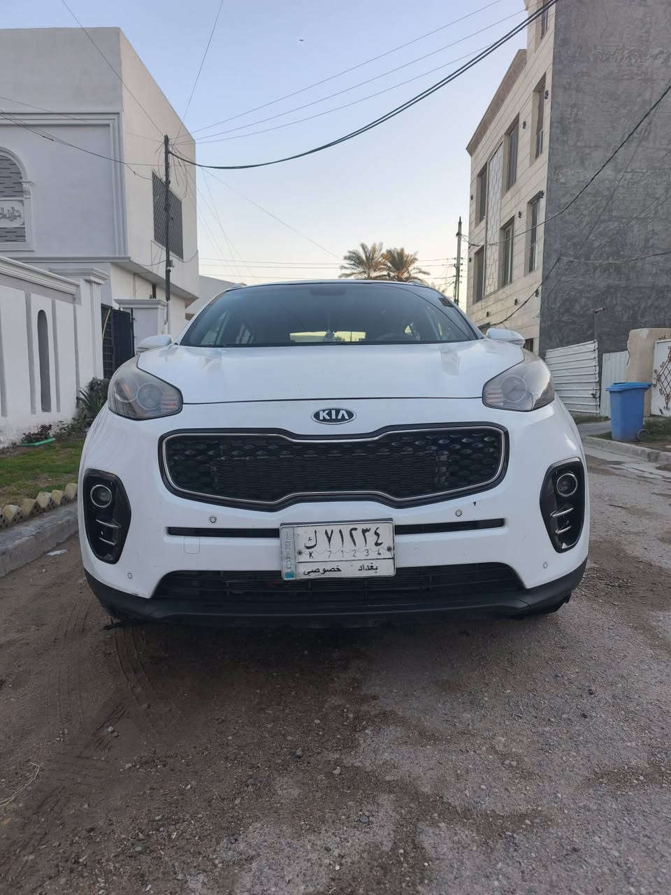 السلام عليكم للبيع او المراوس حسب القناعة
$$ سبورتج خليجي $$
1- الرقم بغداد بأسمي تحويل ثاني يوم 
2- الموديل 2017
3- اللون ابيض سقف اسود بانوراما
4- المواصفات 1/1 فول 
5- مكينه 2000 دوش ( بانزين عادي )
6- كير At
7- بصمة تشغيل 
8- بصمة ابواب مع نظام ترحيب
9- جنطة كهرباء  
10- كراسي جلد مطعم  داخل بيجي 
11- كراسي أمامية كهرباء 
12- كراسي خلفيه قابله للطي
13- بانوراما طگتين
14- 3 أنظمة سياقه Eco/Normal/Sport 
15- مانع انحدار (نظام مساعد)
16- Auto Hold 
17- حساس P 
18- مانع تزحلق
19- AWD
20- هاند بريك بصمة
21- منافذ شحن أمامي وخلفي + اواكس + شاحن لاسلكي
22- مسجل لمس 
23- شاشة اعطال بالدشبول مع تحكمات ستيرن ( اوامر صوتيه + تحكم صوتيات +كروز سرعة ) 
24- كاميرا دواره 
25- حساسات أمامية وخلفية
26- حساس مطر (تشغيل ماسحات)
27- لايت متحسس ضوء ( زنون حاليا مع وجود اللايت الاصلي )
بالأضافه لنظام تشتيت اضواء السيارات بالمري الجانبية والوسطية مع زر تسجيل
28- تخم تاير ( 5 ويل كب شركة )
 29- تخم دسكات أمامي وخلفي
 30- تبديل منظومة التبريد بالكامل جديد ( فريز + كمبريسر+ صوندات تبريد + بخاخ + راديتر تبريد )
31- تبديل راديتر وإدامة منظومة حرارة محرك  ( حماوة )
32- إدامة منظومة بانزين بالكامل مع تبديل فيتبم وقاعدة جديد 
33- إدامة غرفة احتراق وحساسات بالكامل 
34- ممشى السياره 137 كيلو
35- السعر 180$ قابل للتفاوض
ملاحظة السياره ماناقصها شي  الصور موضح بيها كل شي حتى الرصعه 
رقم الهاتف *********** للاتصال ومتوفر واتساب وفيس
